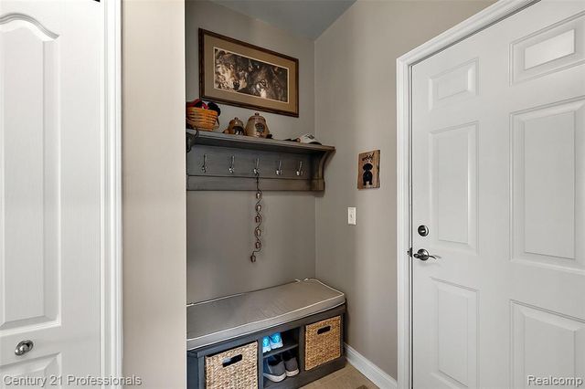 584 Overlook Drive, Oxford, MI 48371