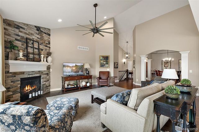 584 Overlook Drive, Oxford, MI 48371