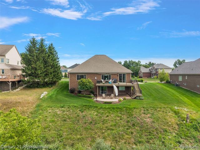584 Overlook Drive, Oxford, MI 48371