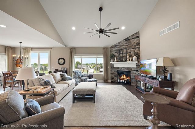 584 Overlook Drive, Oxford, MI 48371