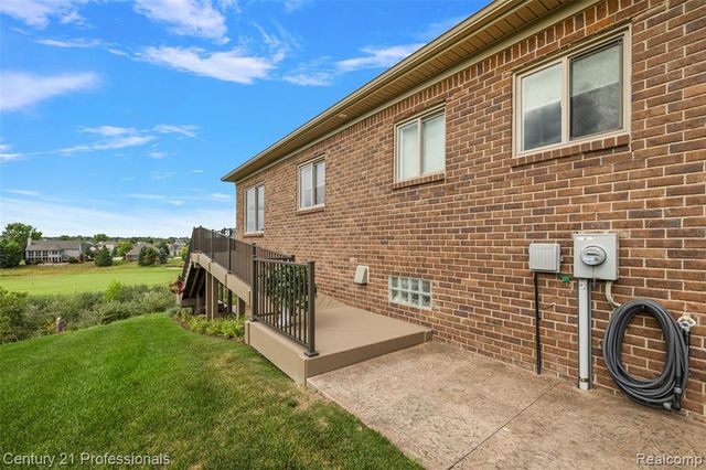 584 Overlook Drive, Oxford, MI 48371