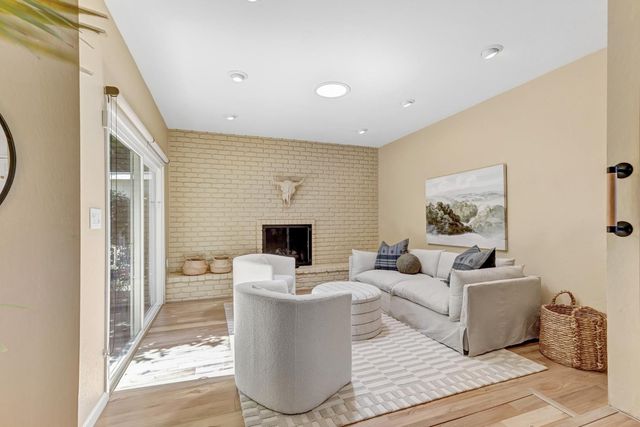 817 Commons Dr, Sacramento, CA 95825
