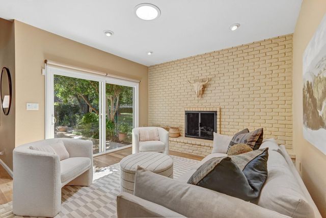 817 Commons Dr, Sacramento, CA 95825