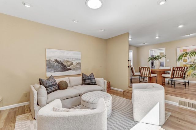 817 Commons Dr, Sacramento, CA 95825