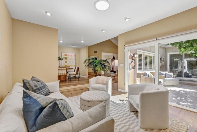 817 Commons Dr, Sacramento, CA 95825