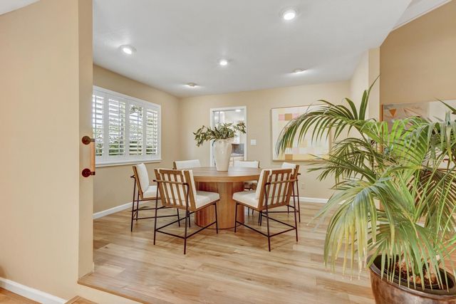 817 Commons Dr, Sacramento, CA 95825