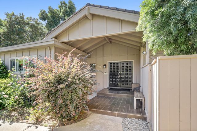 817 Commons Dr, Sacramento, CA 95825
