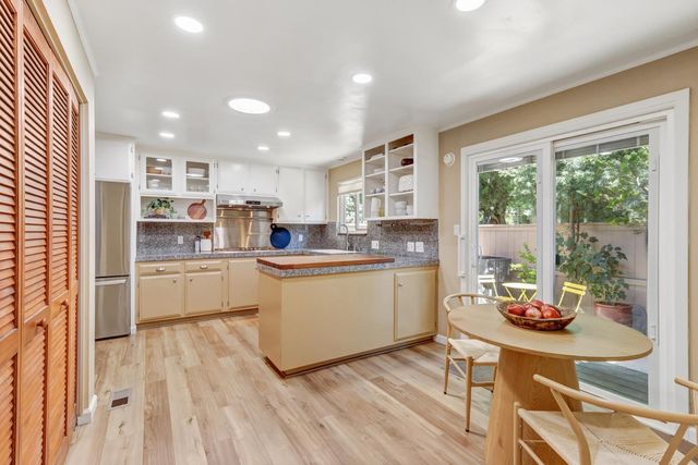 817 Commons Dr, Sacramento, CA 95825