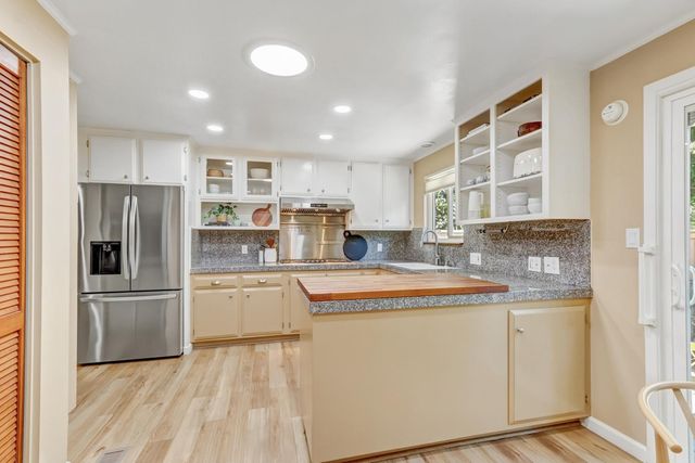 817 Commons Dr, Sacramento, CA 95825