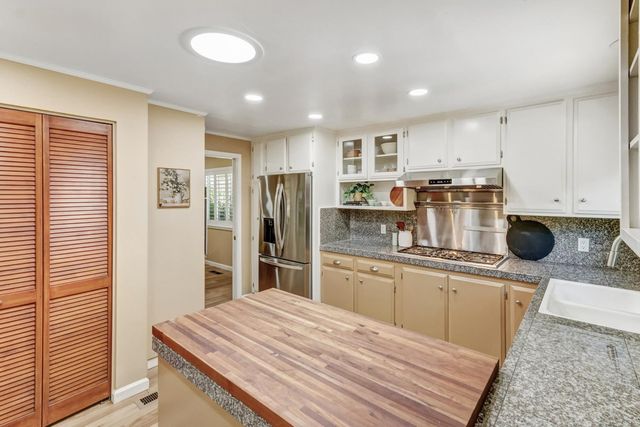 817 Commons Dr, Sacramento, CA 95825