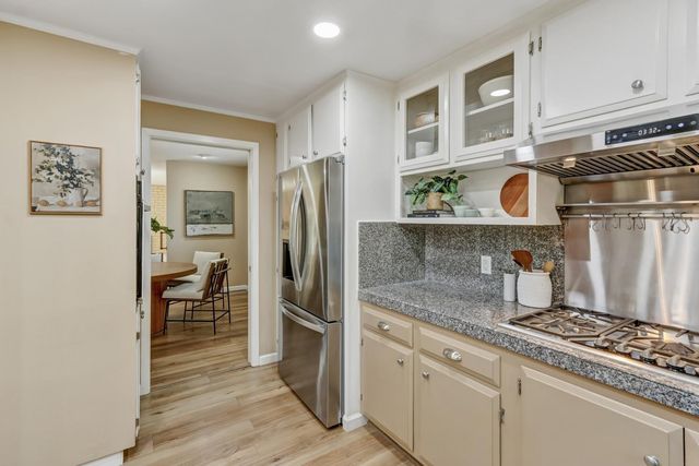 817 Commons Dr, Sacramento, CA 95825