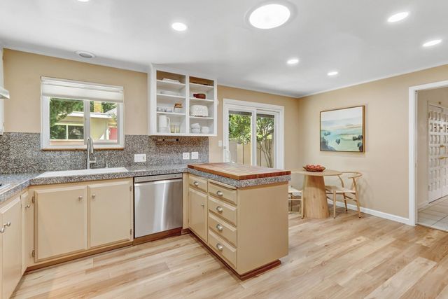 817 Commons Dr, Sacramento, CA 95825