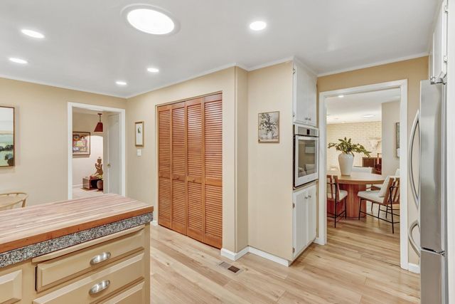 817 Commons Dr, Sacramento, CA 95825