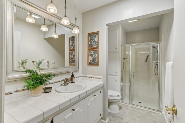 817 Commons Dr, Sacramento, CA 95825