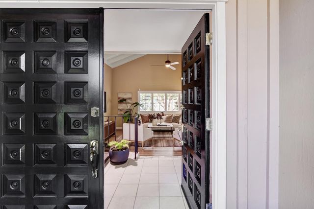 817 Commons Dr, Sacramento, CA 95825