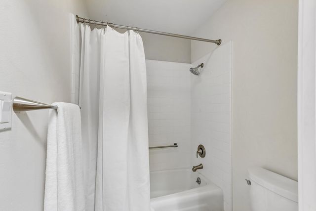 817 Commons Dr, Sacramento, CA 95825