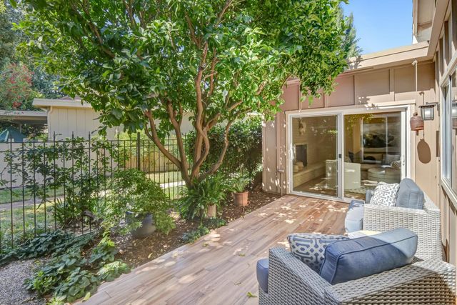 817 Commons Dr, Sacramento, CA 95825