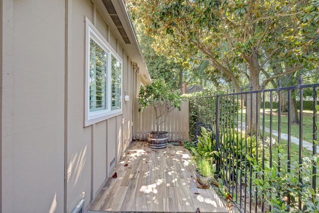 817 Commons Dr, Sacramento, CA 95825