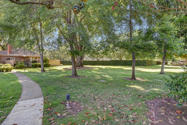 817 Commons Dr, Sacramento, CA 95825