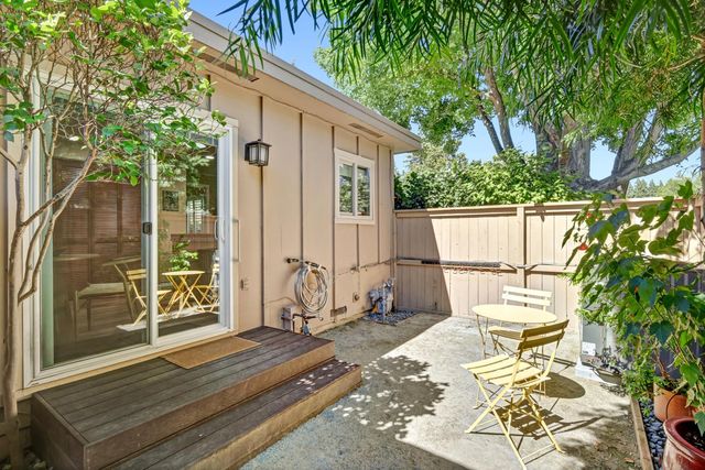 817 Commons Dr, Sacramento, CA 95825