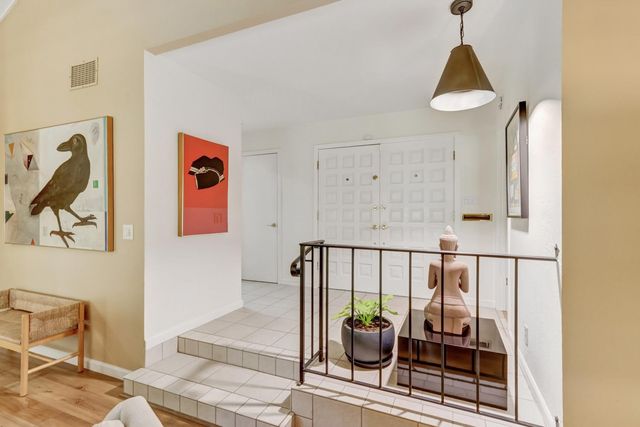 817 Commons Dr, Sacramento, CA 95825
