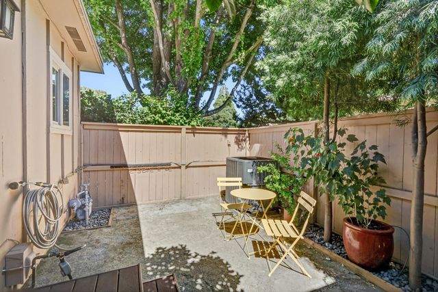 817 Commons Dr, Sacramento, CA 95825