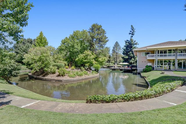 817 Commons Dr, Sacramento, CA 95825