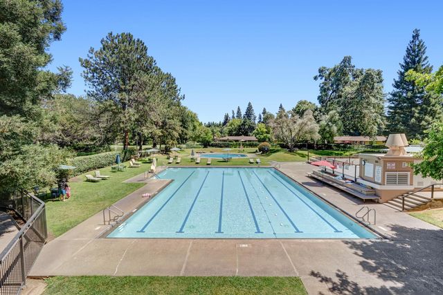 817 Commons Dr, Sacramento, CA 95825