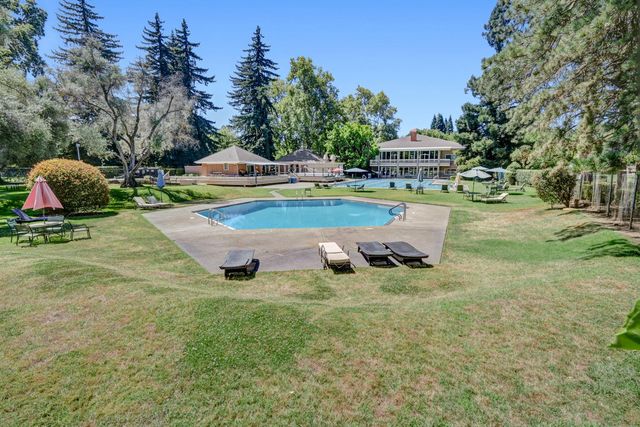 817 Commons Dr, Sacramento, CA 95825