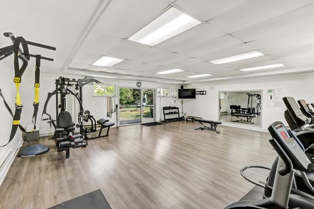 817 Commons Dr, Sacramento, CA 95825
