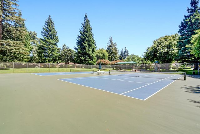 817 Commons Dr, Sacramento, CA 95825