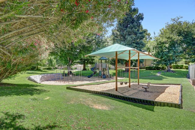 817 Commons Dr, Sacramento, CA 95825