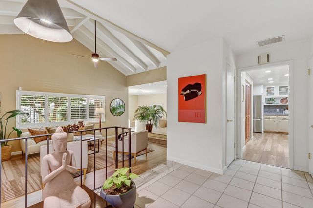 817 Commons Dr, Sacramento, CA 95825