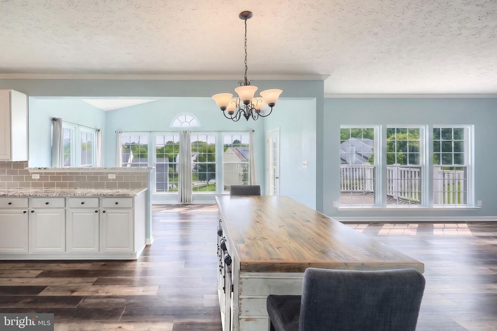 Image 10 of property listing at 1160 CRANBERRY LN W, York, PA 17402