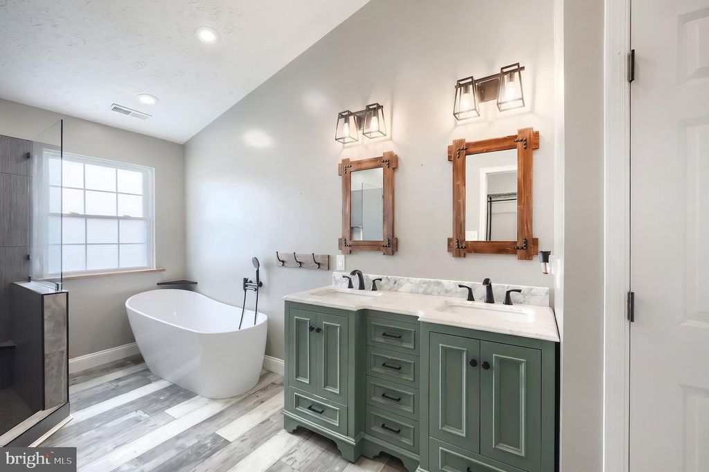 Image 23 of property listing at 1160 CRANBERRY LN W, York, PA 17402