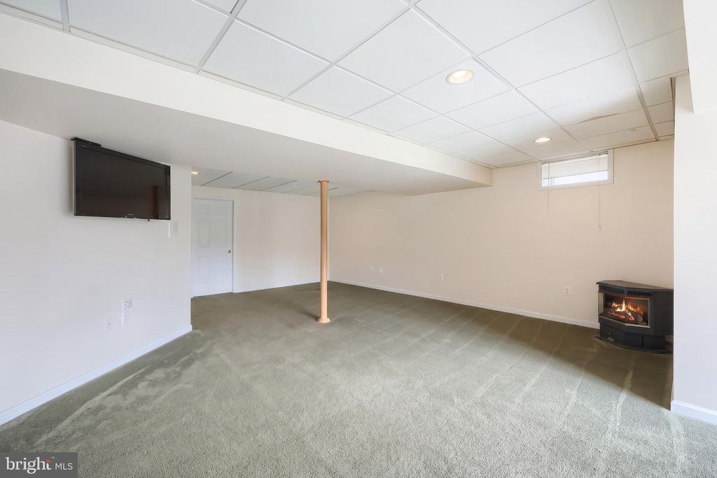 Image 34 of property listing at 1160 CRANBERRY LN W, York, PA 17402