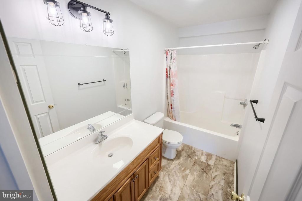 Image 37 of property listing at 1160 CRANBERRY LN W, York, PA 17402