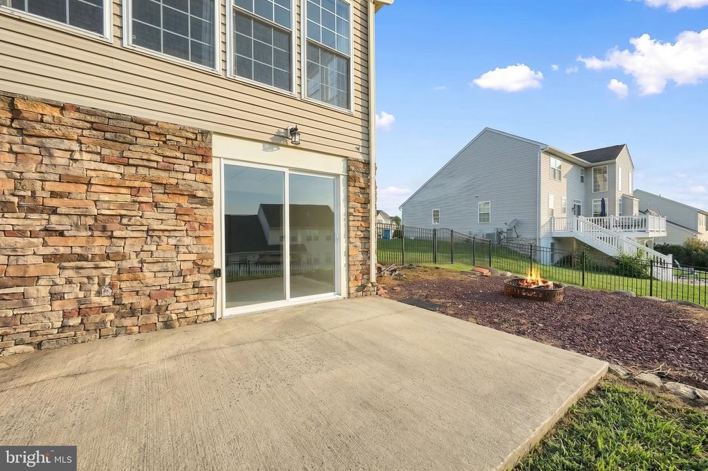 Image 40 of property listing at 1160 CRANBERRY LN W, York, PA 17402