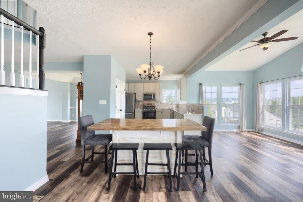 Image 9 of property listing at 1160 CRANBERRY LN W, York, PA 17402