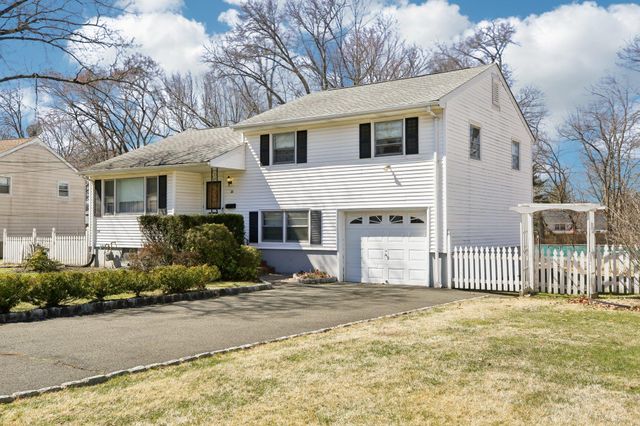 27 Sherwood Drive, Nanuet, NY 10954
