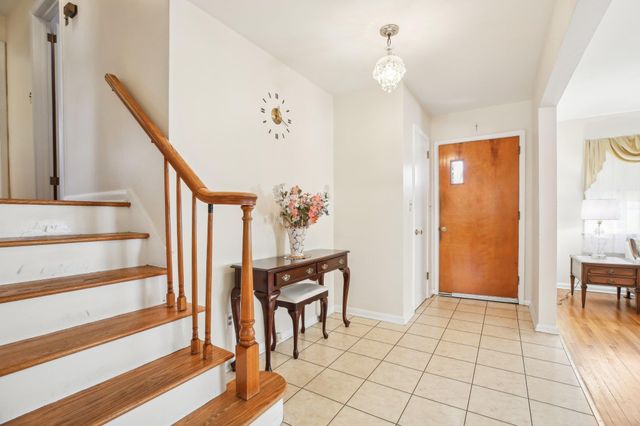 27 Sherwood Drive, Nanuet, NY 10954