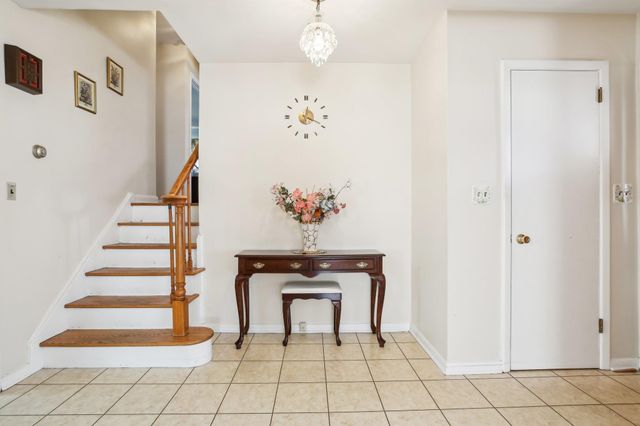 27 Sherwood Drive, Nanuet, NY 10954