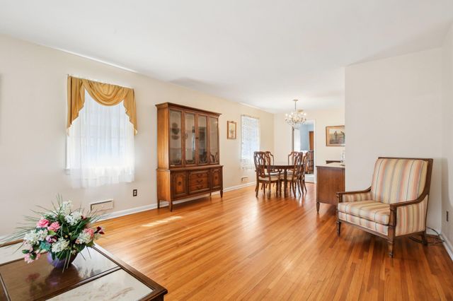 27 Sherwood Drive, Nanuet, NY 10954