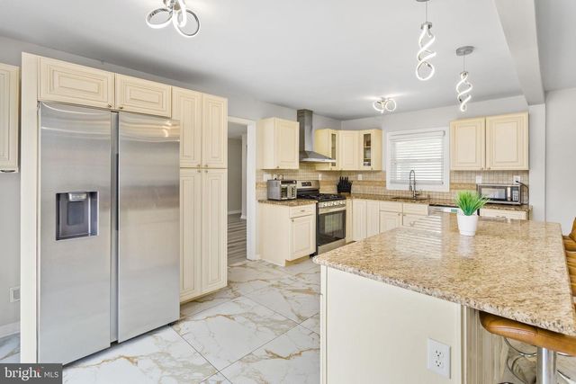 10 THORNHILL CT, Willingboro, NJ 08046