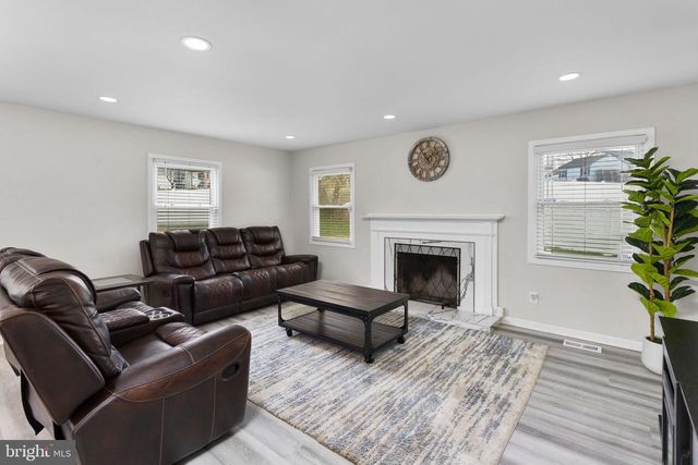 10 THORNHILL CT, Willingboro, NJ 08046