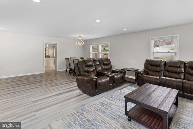 10 THORNHILL CT, Willingboro, NJ 08046