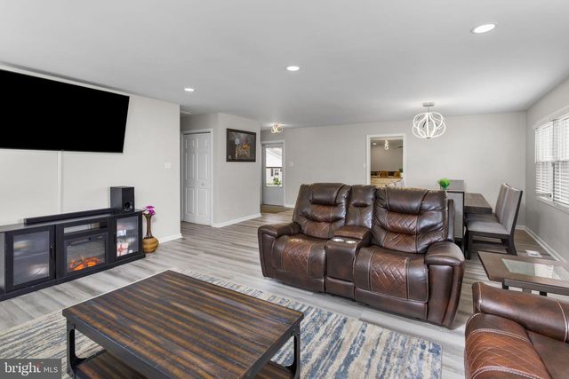 10 THORNHILL CT, Willingboro, NJ 08046