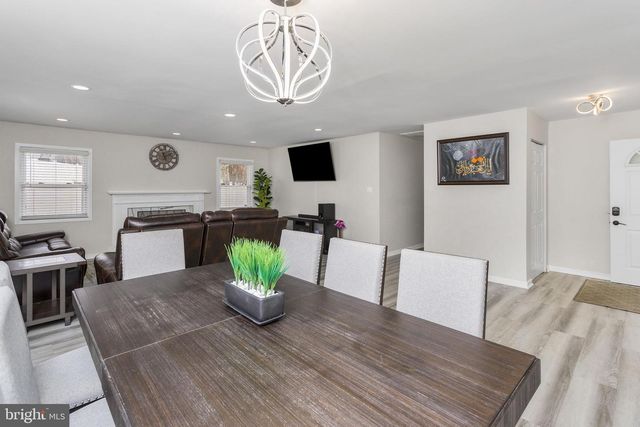 10 THORNHILL CT, Willingboro, NJ 08046