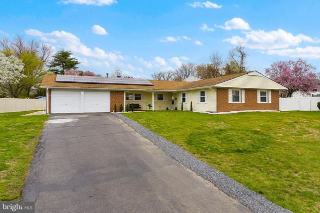 10 THORNHILL CT, Willingboro, NJ 08046