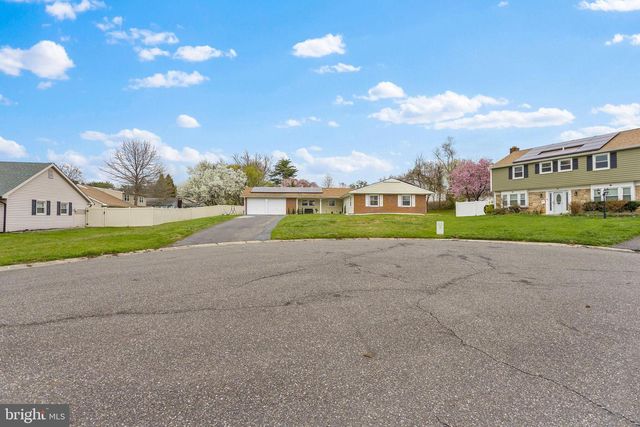 10 THORNHILL CT, Willingboro, NJ 08046